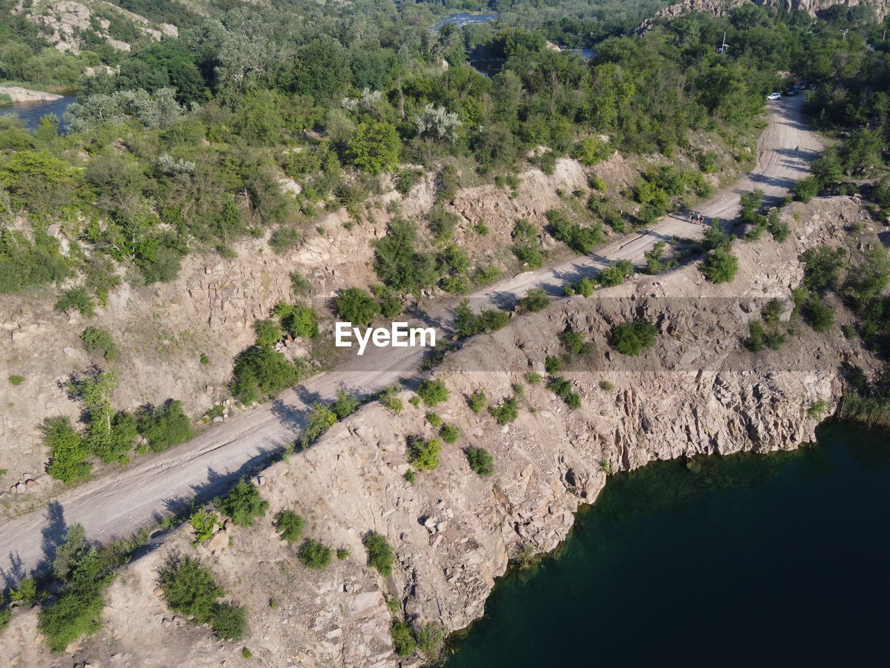 HIGH ANGLE VIEW OF ROAD AMIDST TREES IN CITY