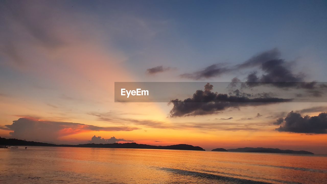 SCENIC VIEW OF SEA AGAINST ROMANTIC SKY