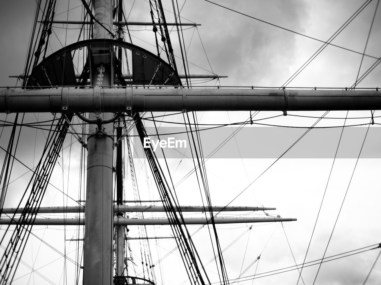 LOW ANGLE VIEW OF ELECTRICITY PYLONS AGAINST SKY