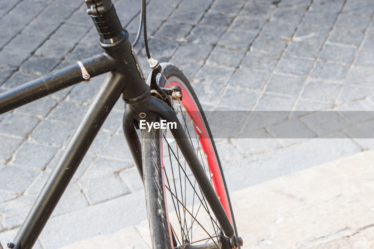 HIGH ANGLE VIEW OF BICYCLE ON STREET