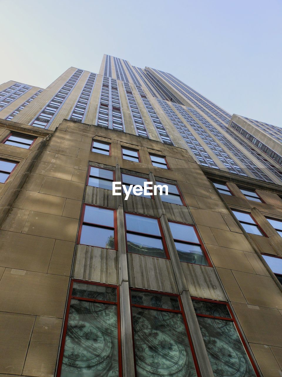 LOW ANGLE VIEW OF BUILDING AGAINST CLEAR SKY