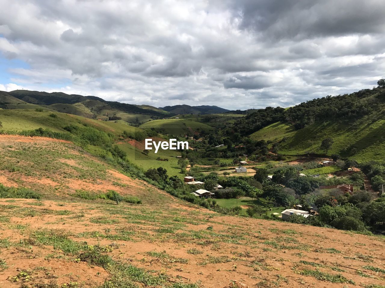 IDYLLIC SHOT OF LANDSCAPE AGAINST SKY