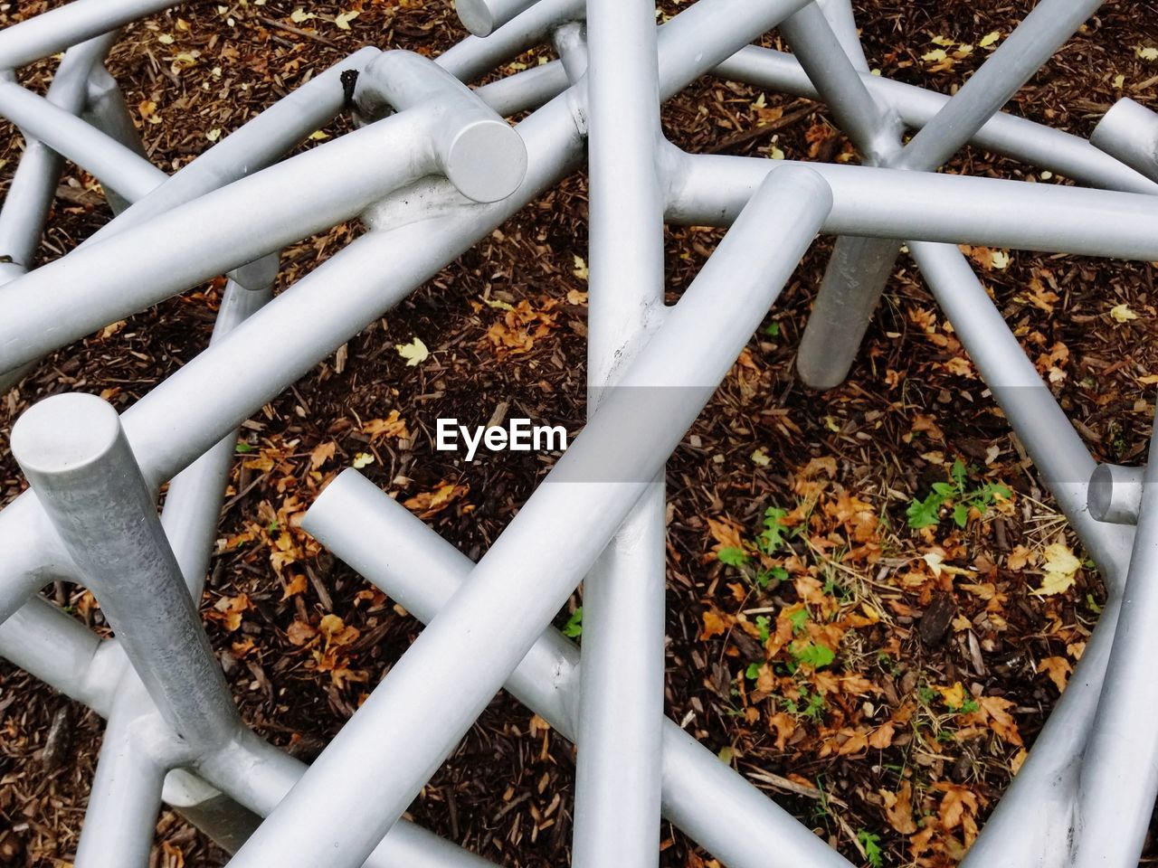 CLOSE-UP OF WATER PIPE ON METAL PIPES