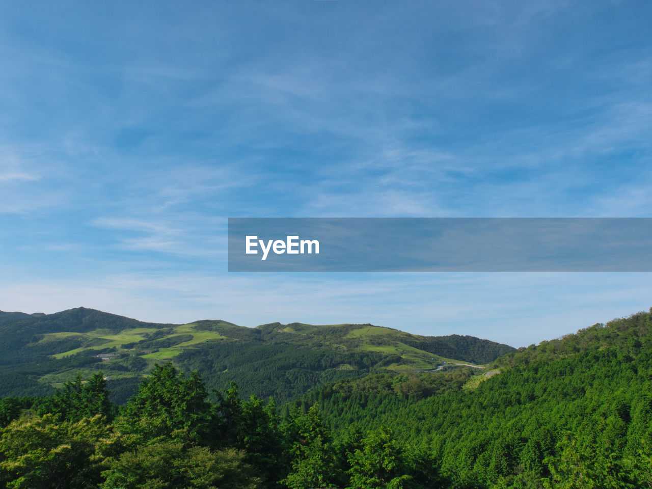 SCENIC VIEW OF GREEN MOUNTAINS AGAINST SKY