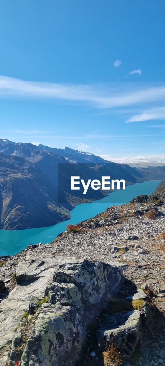 SCENIC VIEW OF SEA AND MOUNTAINS AGAINST SKY