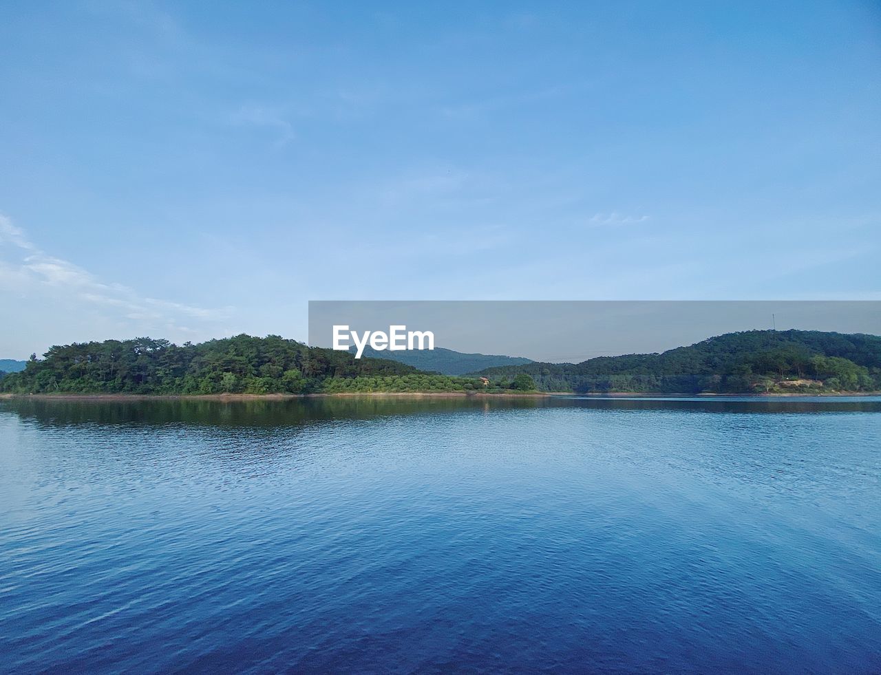 SCENIC VIEW OF LAKE AND MOUNTAINS AGAINST BLUE SKY