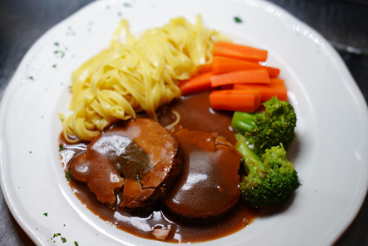 CLOSE-UP OF FOOD SERVED IN A PLATE