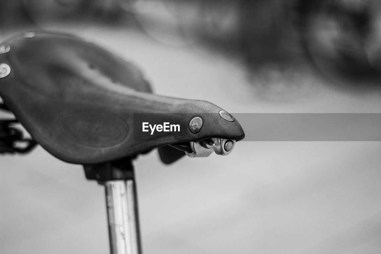 CLOSE-UP OF WATER DROP ON METAL