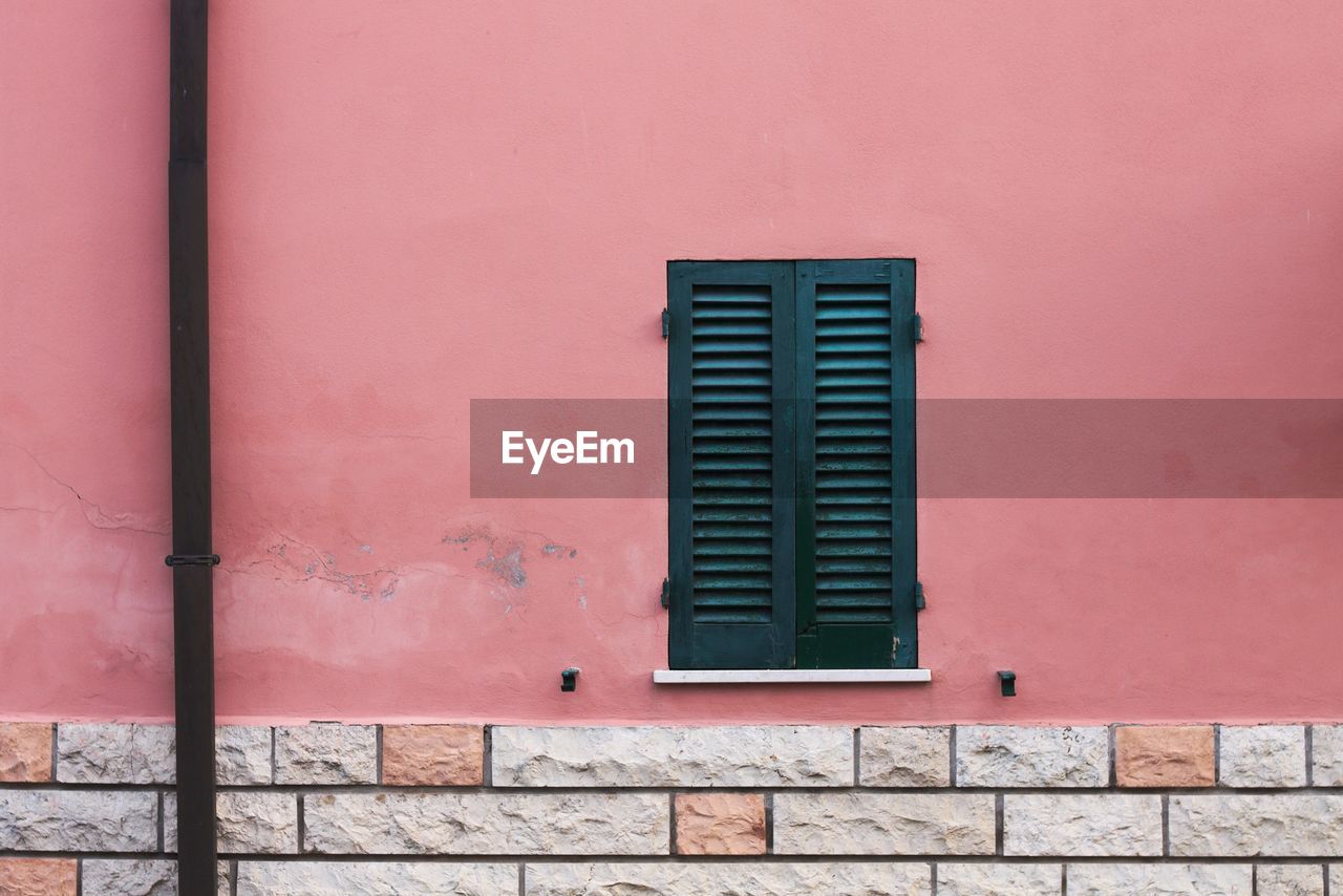 CLOSE-UP OF WINDOW ON WALL