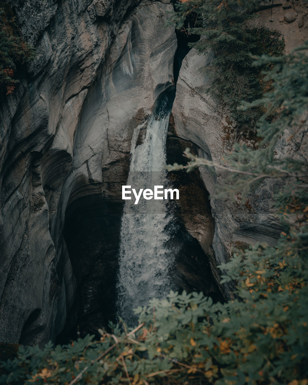 SCENIC VIEW OF ROCK FORMATION