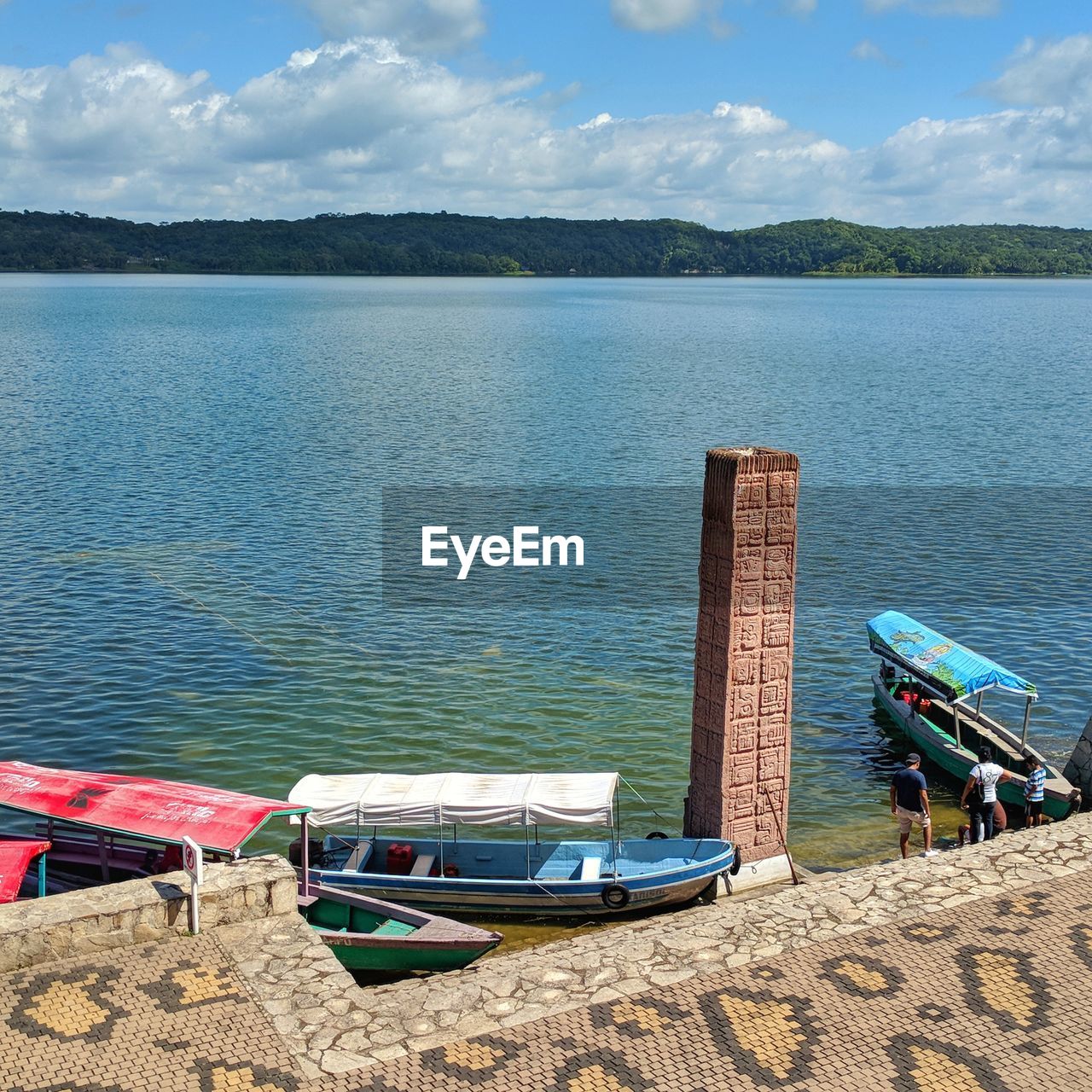 PANORAMIC VIEW OF LAKE AGAINST SKY