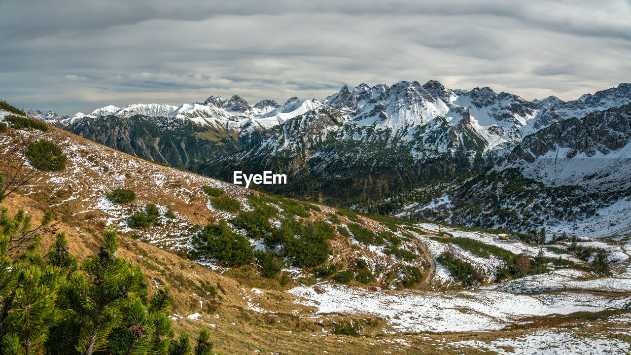 SNOWCAPPED MOUNTAINS AGAINST SKY