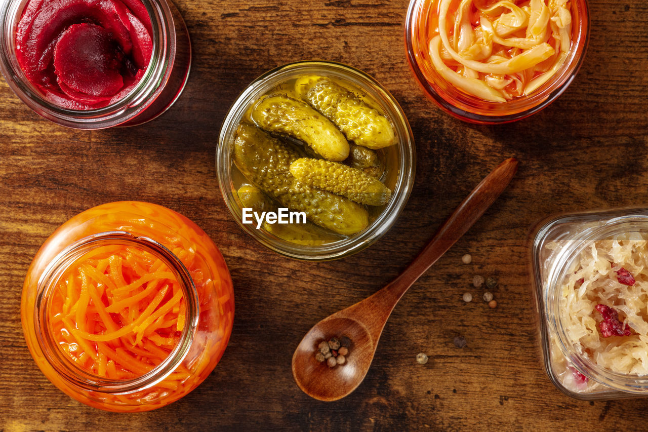 HIGH ANGLE VIEW OF FOOD IN GLASS ON TABLE