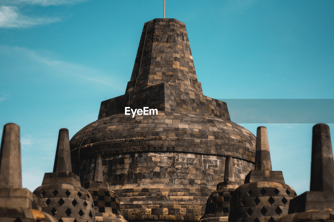 LOW ANGLE VIEW OF OLD TEMPLE AGAINST SKY