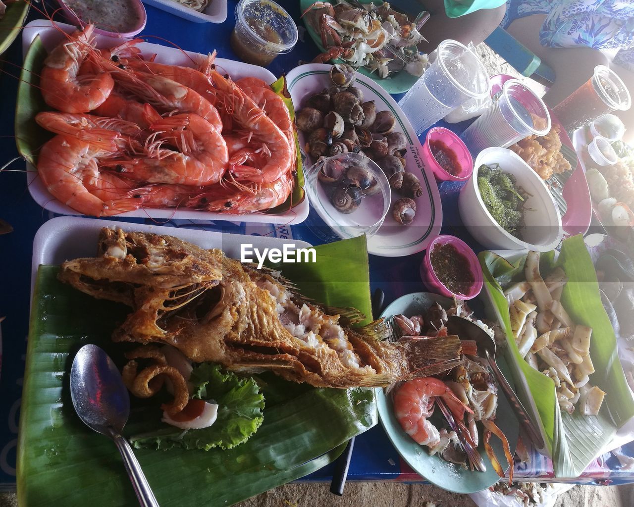 HIGH ANGLE VIEW OF FOOD ON TABLE