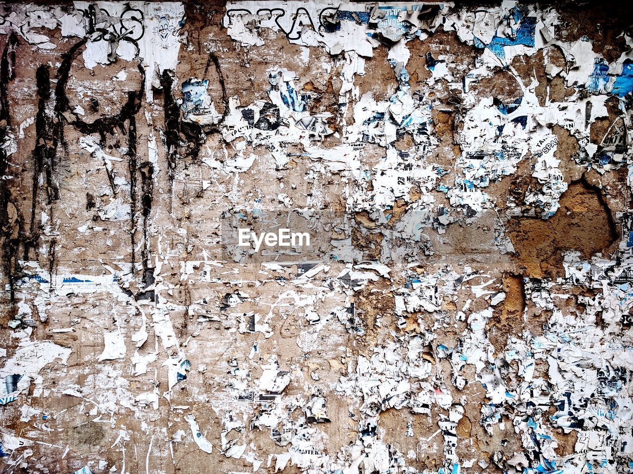 CLOSE-UP OF WEATHERED WALL