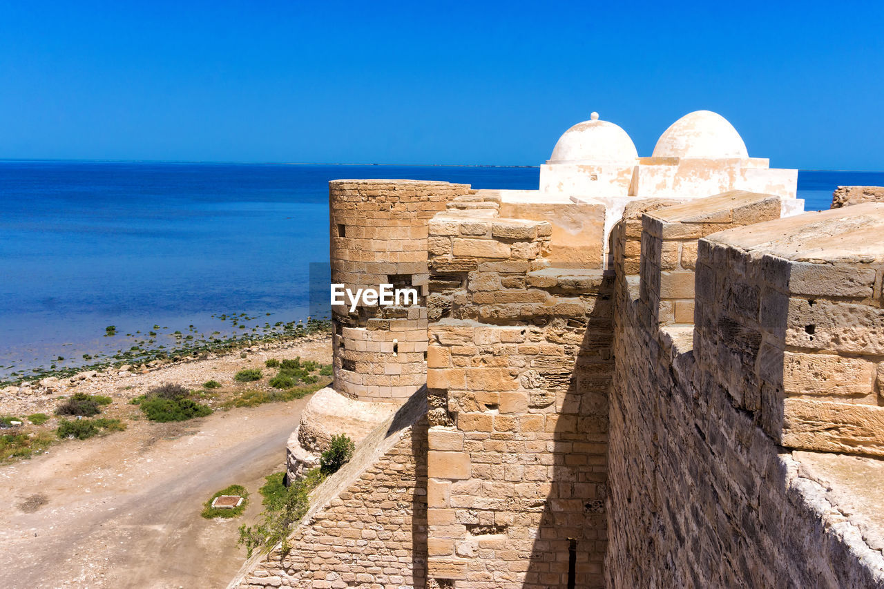 VIEW OF HISTORICAL BUILDING AGAINST SKY