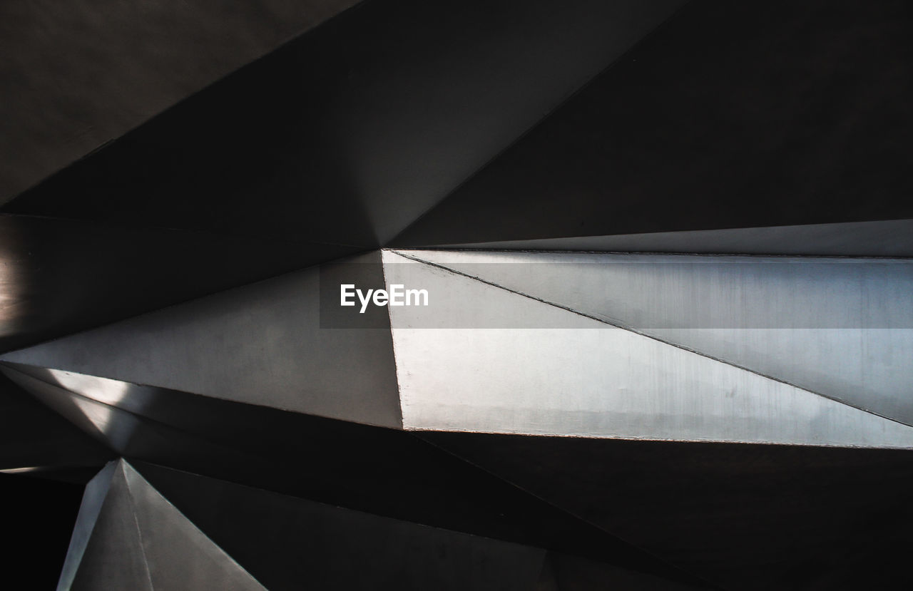 LOW ANGLE VIEW OF SUNLIGHT ON WALL IN BUILDING
