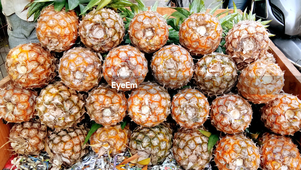 CLOSE-UP OF FRUITS FOR SALE IN MARKET
