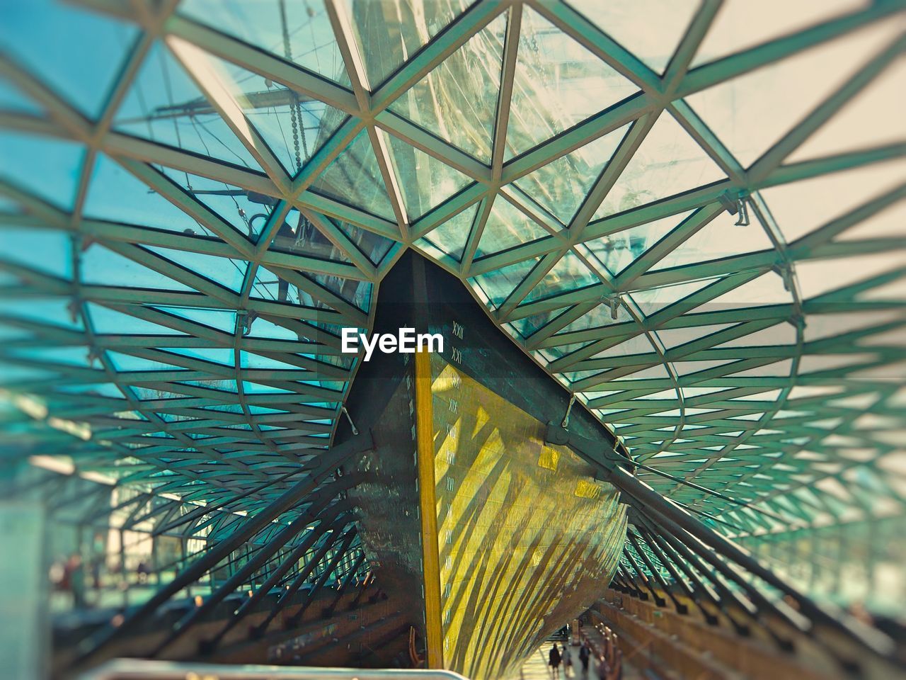 LOW ANGLE VIEW OF BIRD ON MODERN STRUCTURE