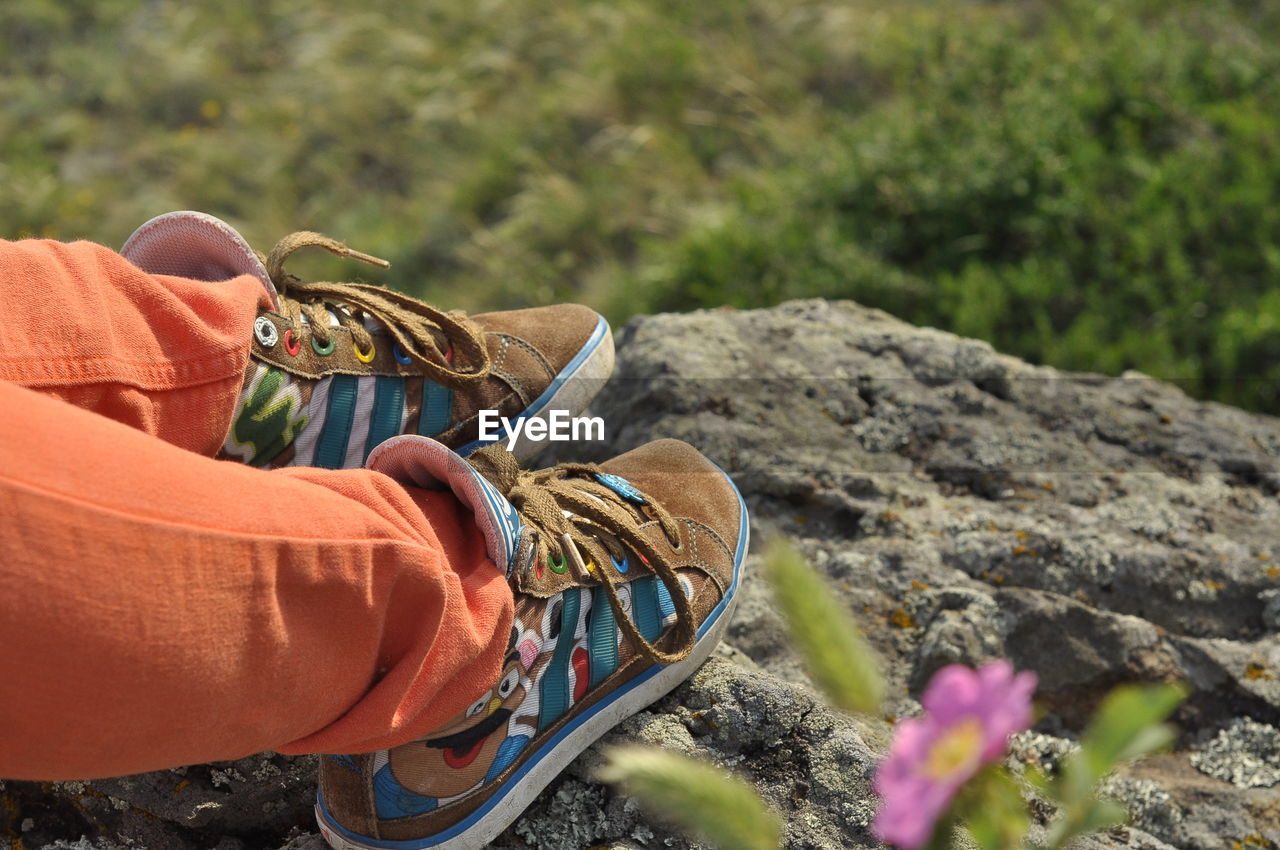 HIGH ANGLE VIEW OF MAN ON ROCK