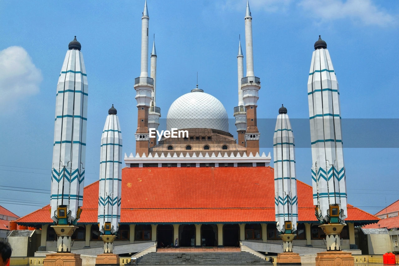 Grand mosque of central java during the day