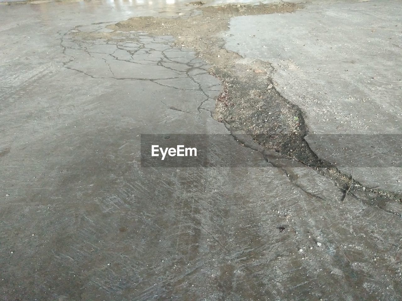 FULL FRAME SHOT OF WATER WITH FOOTPATH