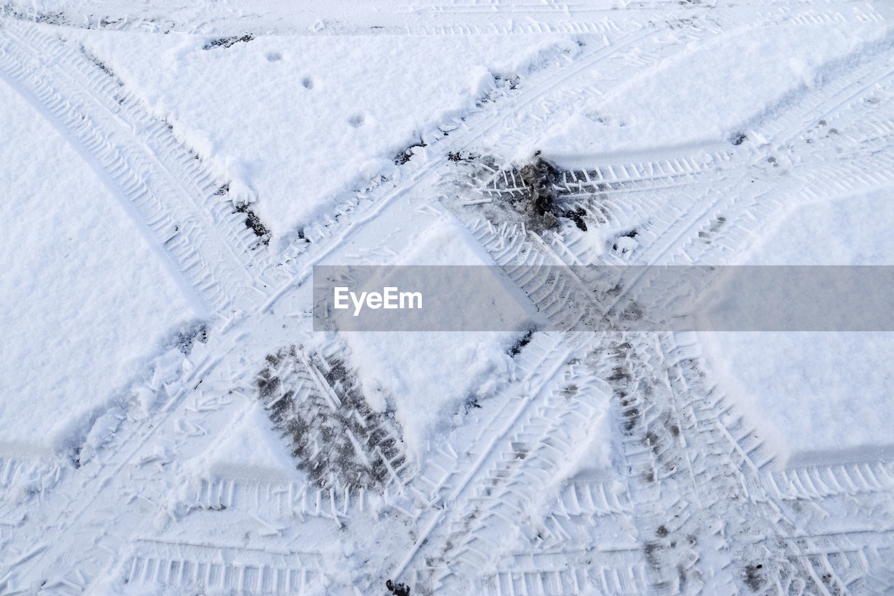 Close up view tire tracks at the surface of fresh fallen snow