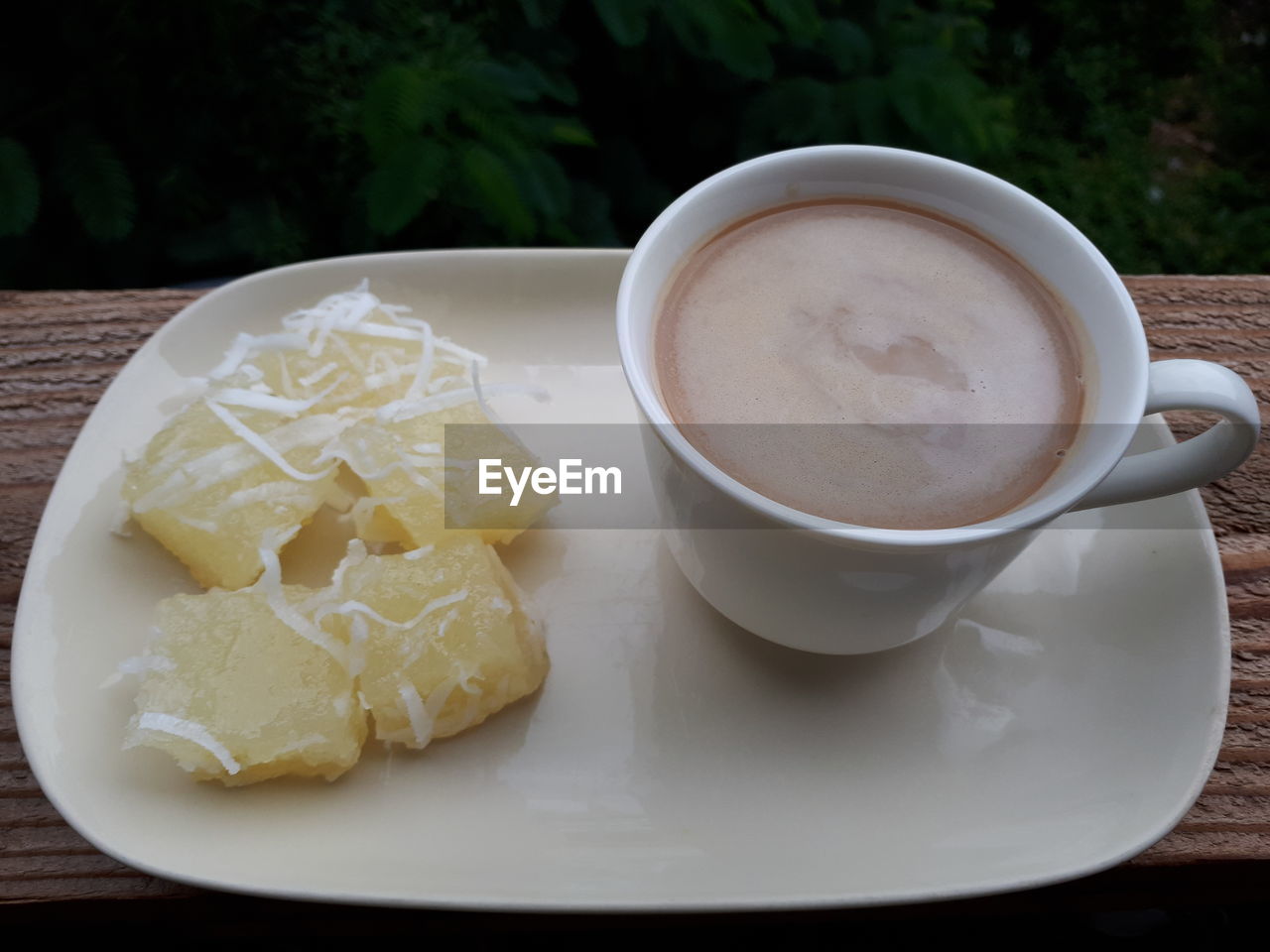 HIGH ANGLE VIEW OF BREAKFAST ON COFFEE