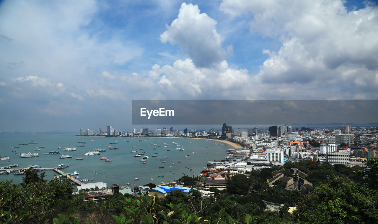 HIGH ANGLE VIEW OF CITY BY SEA