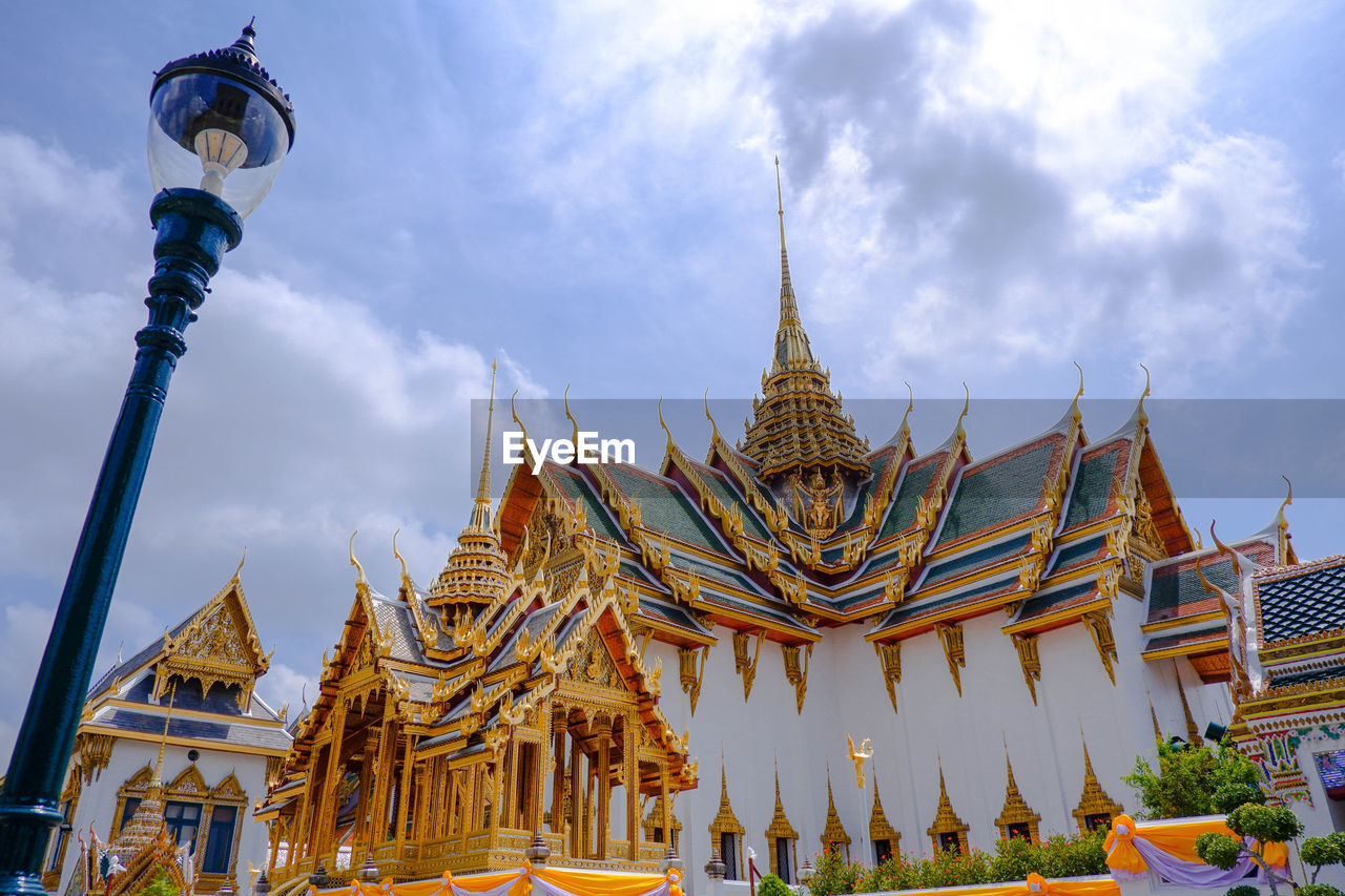 LOW ANGLE VIEW OF CATHEDRAL AGAINST SKY