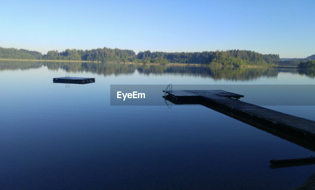 BOAT IN LAKE AGAINST CLEAR SKY