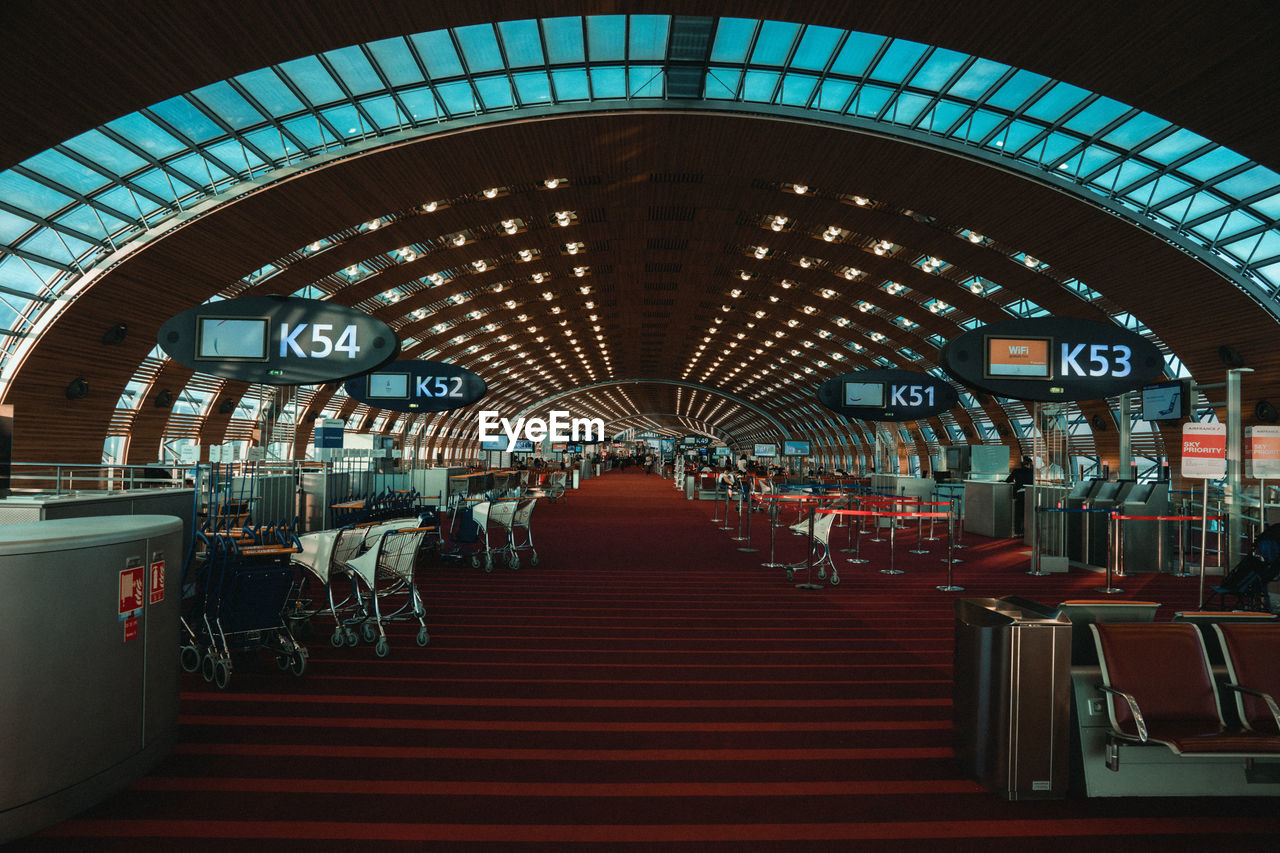 ILLUMINATED LIGHTS ON CEILING