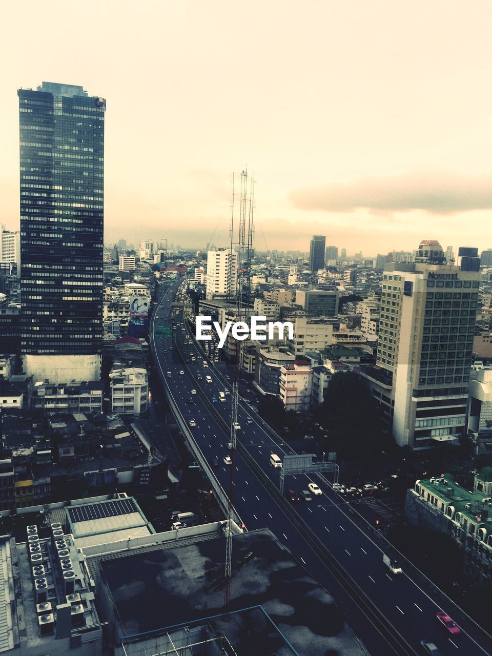 HIGH ANGLE VIEW OF CITY AGAINST SKY