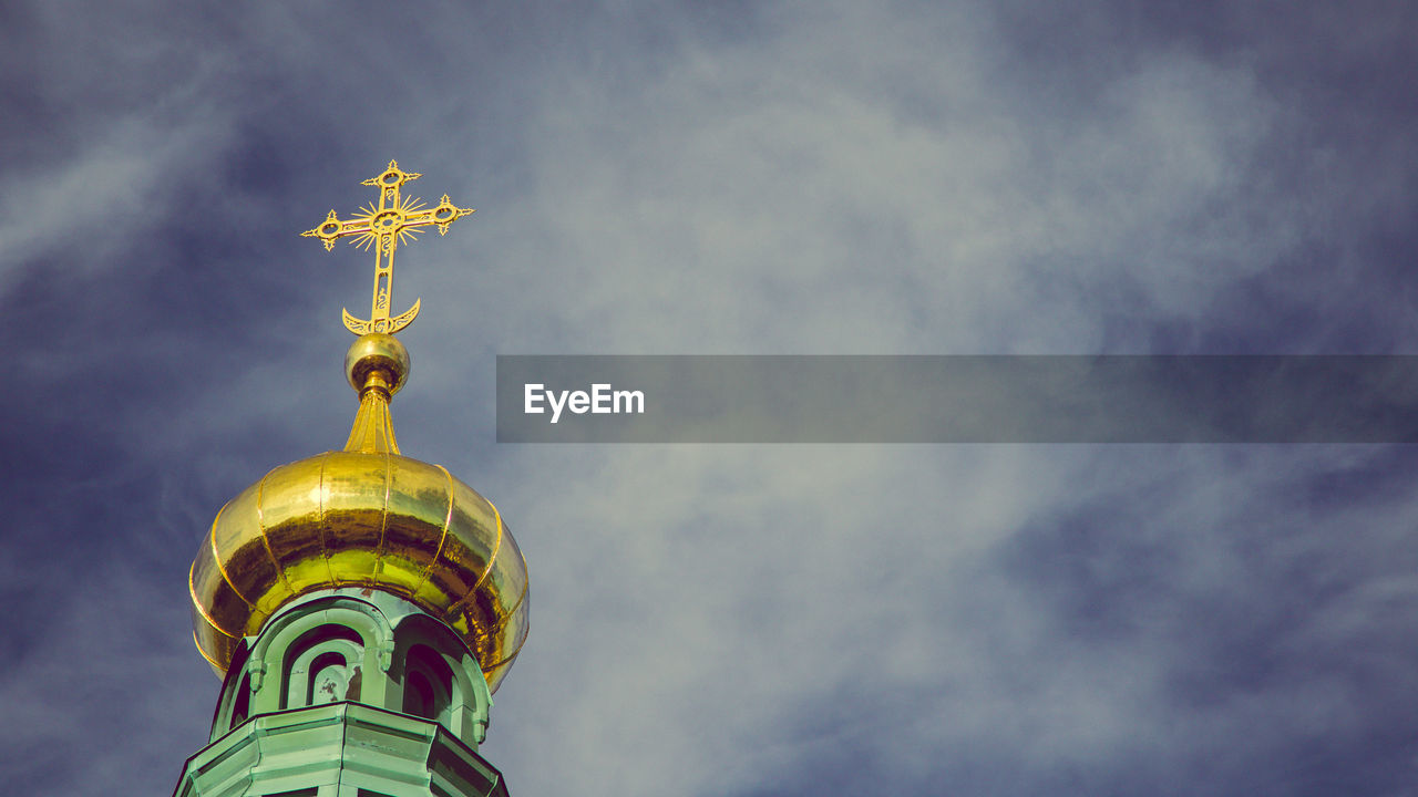 LOW ANGLE VIEW OF WEATHER VANE