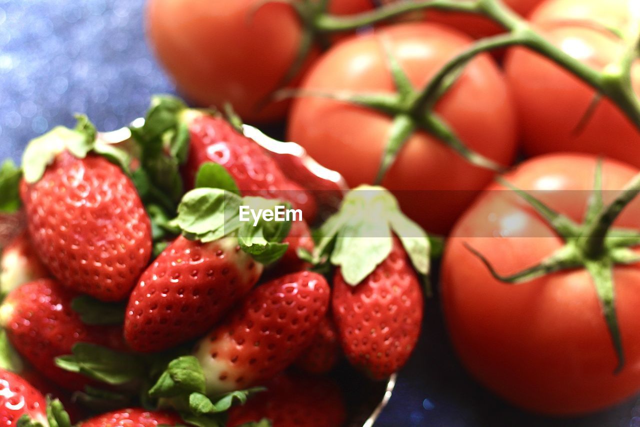 CLOSE-UP OF CHOPPED FRUITS AND STRAWBERRIES