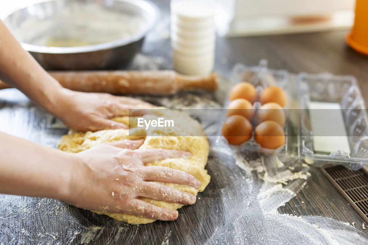 cropped hand of man preparing food on table