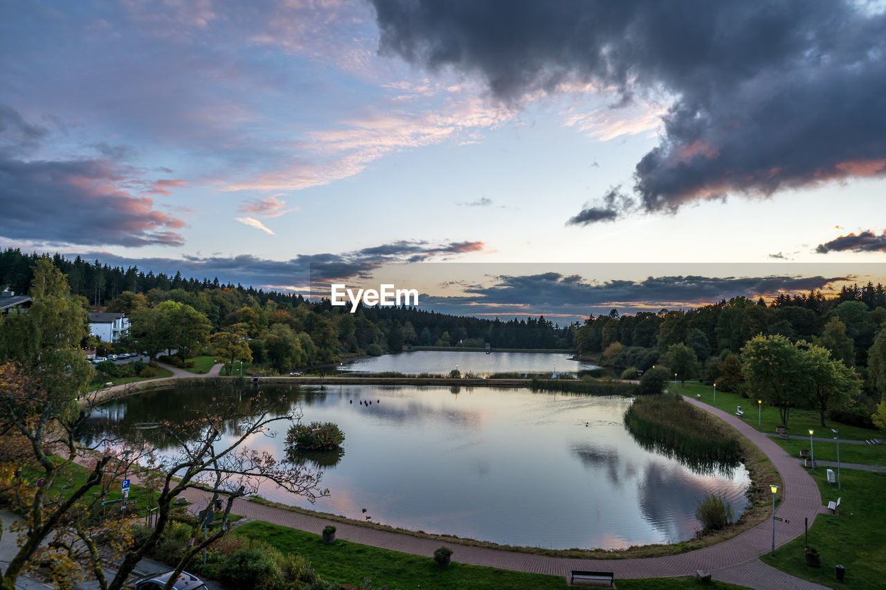 PANORAMIC VIEW OF LAKE AGAINST SKY AT SUNSET