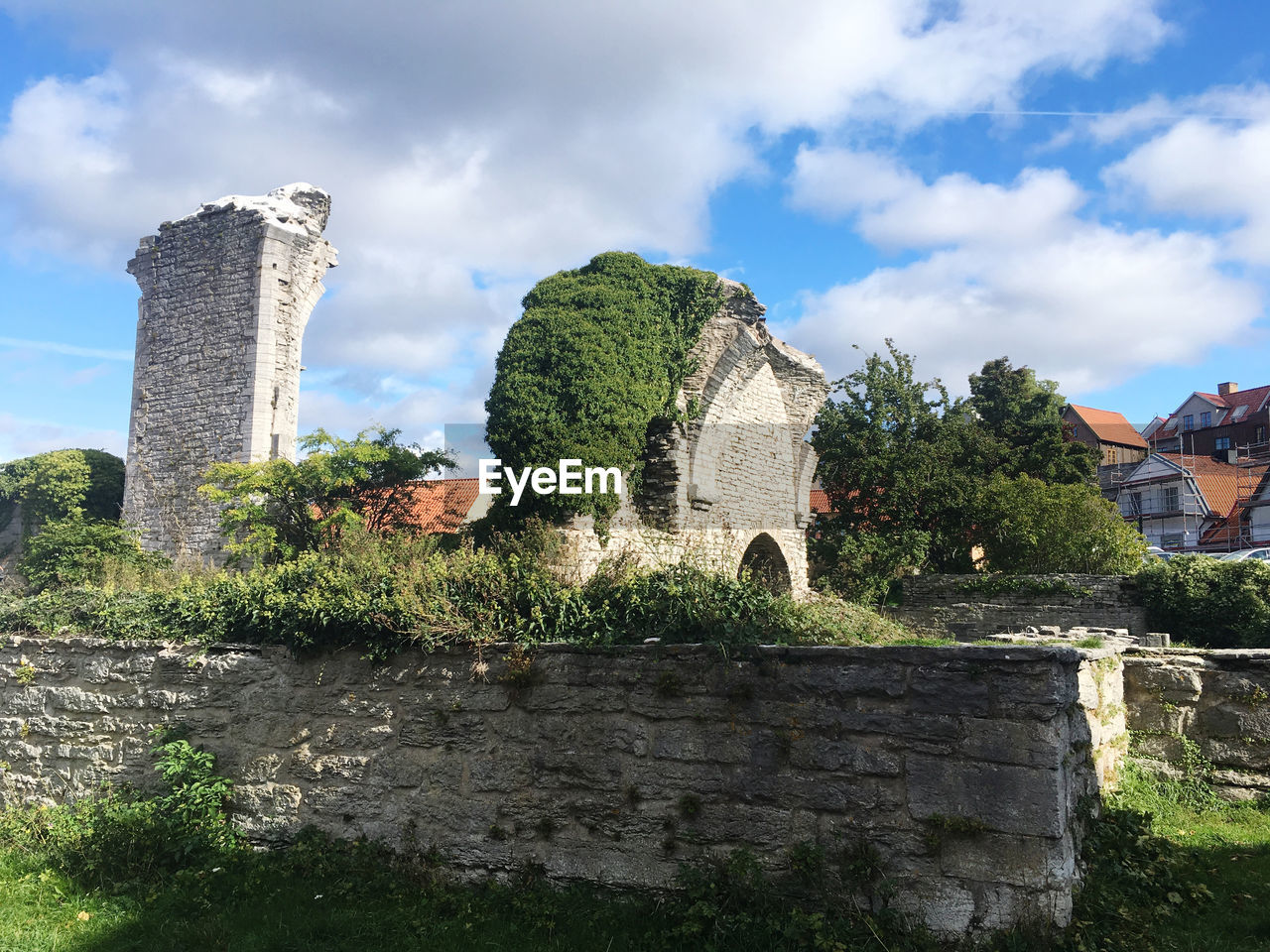 LOW ANGLE VIEW OF OLD BUILDING