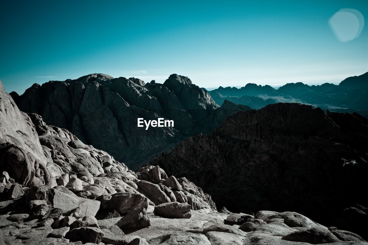 SCENIC VIEW OF ROCKY MOUNTAINS AGAINST CLEAR SKY
