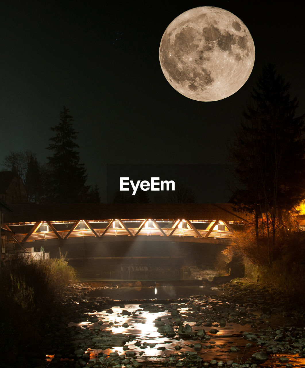 SCENIC VIEW OF MOON AND MOUNTAINS AGAINST SKY