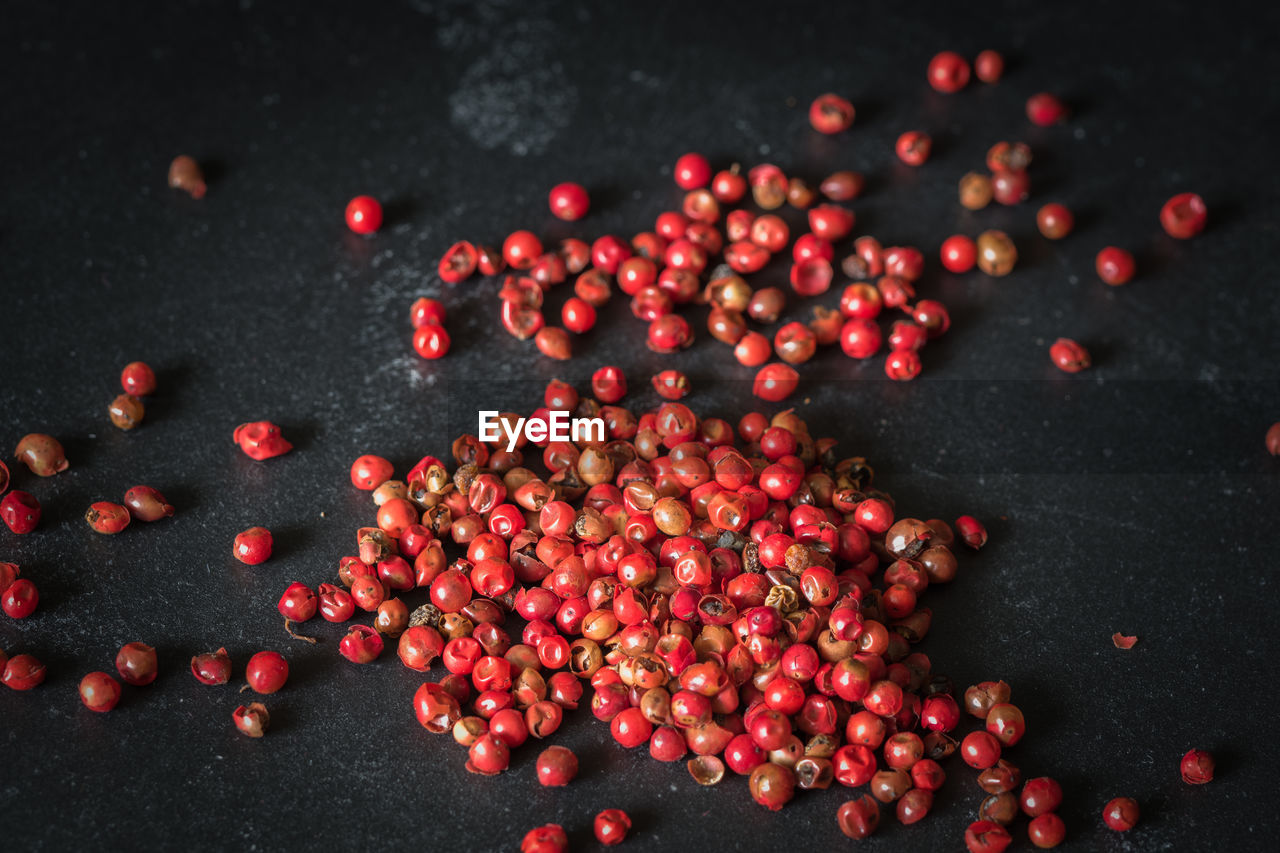 CLOSE-UP OF RASPBERRIES