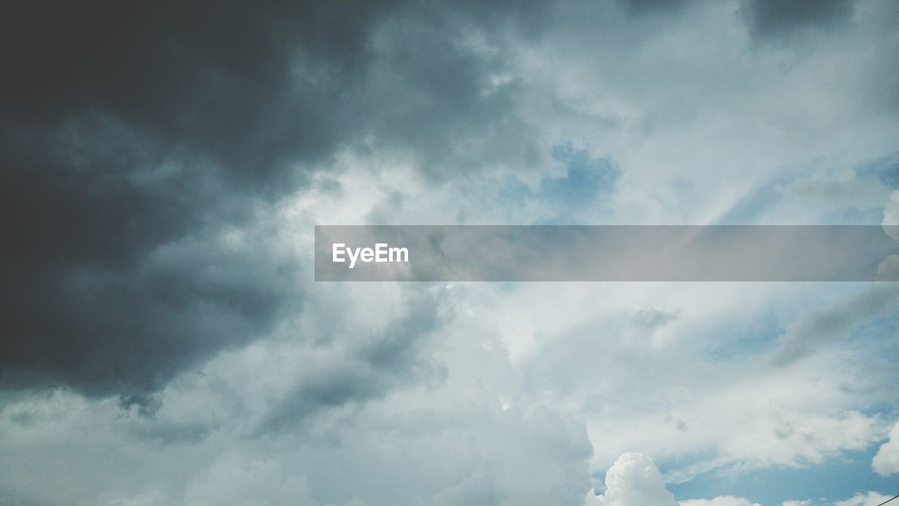 cloud - sky, sky, low angle view, nature, beauty in nature, cloudscape, weather, no people, outdoors, scenics, day, sky only, tranquility, backgrounds, storm cloud