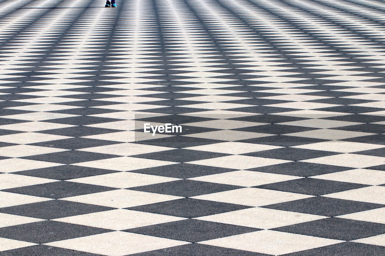 HIGH ANGLE VIEW OF TILED FLOOR WITH SHADOW ON FLOORING