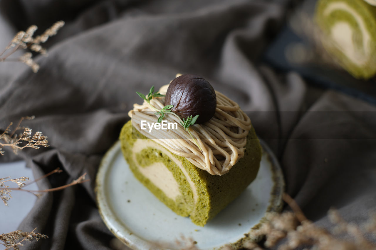 HIGH ANGLE VIEW OF DESSERT IN PLATE