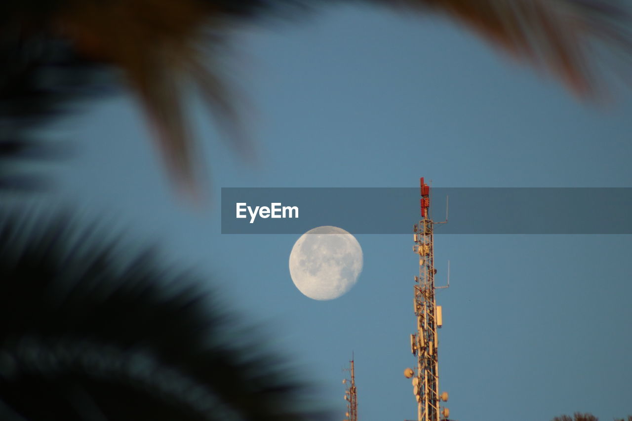 LOW ANGLE VIEW OF TOWER AGAINST SKY