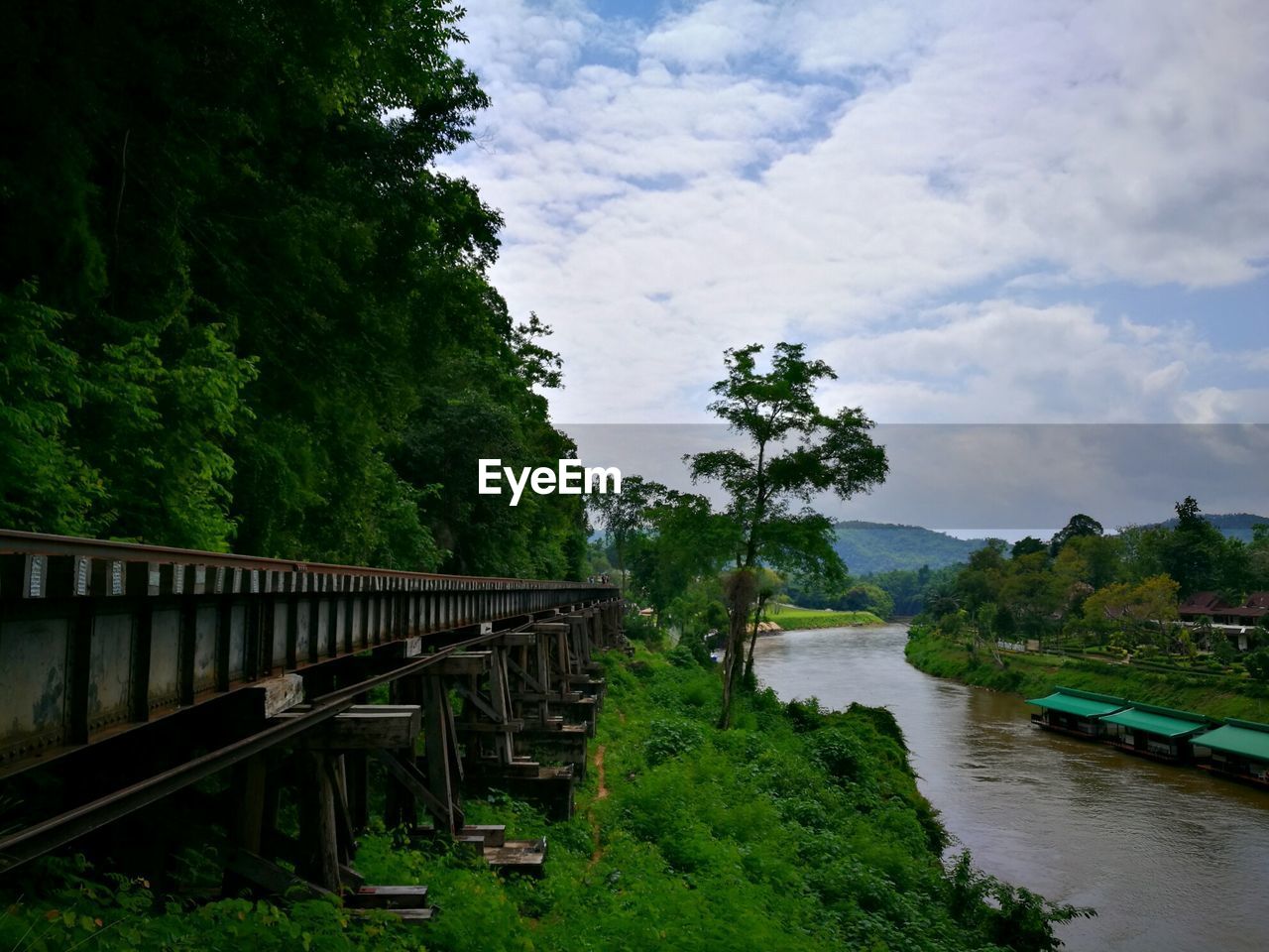 BRIDGE OVER WATER AGAINST SKY