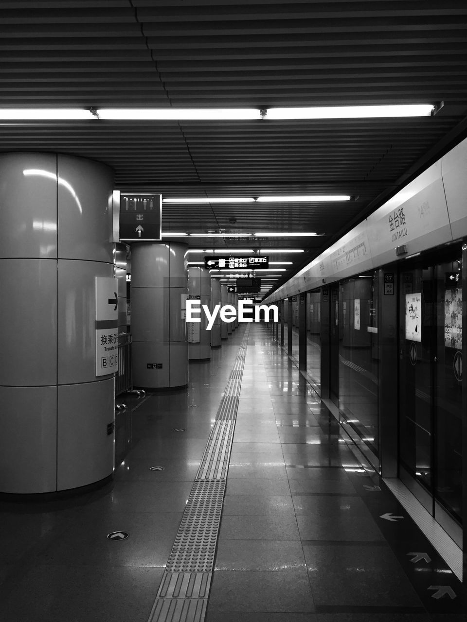 EMPTY SUBWAY STATION