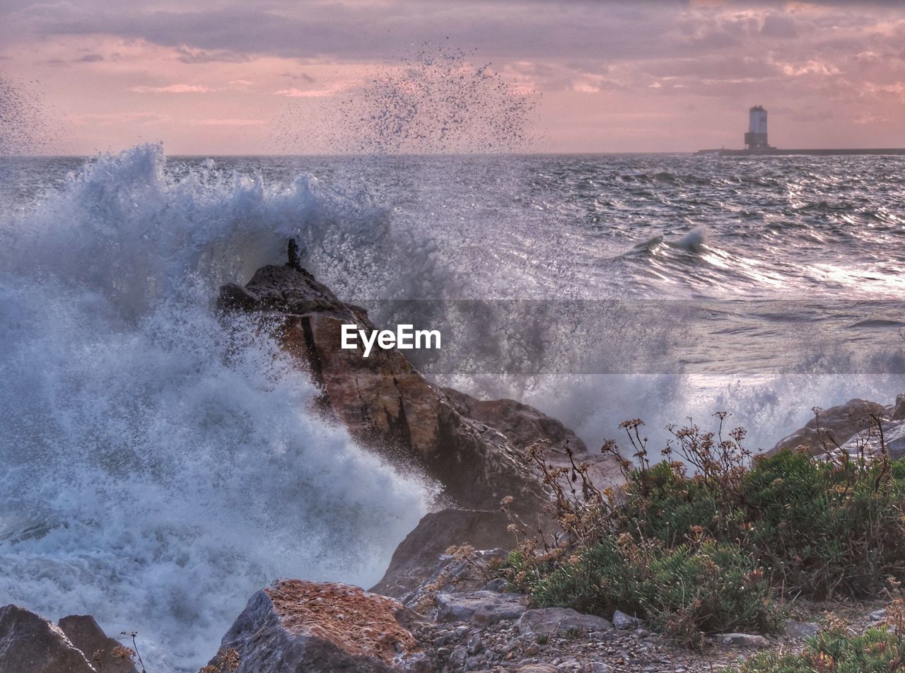 SCENIC VIEW OF SEA WAVES AGAINST SKY