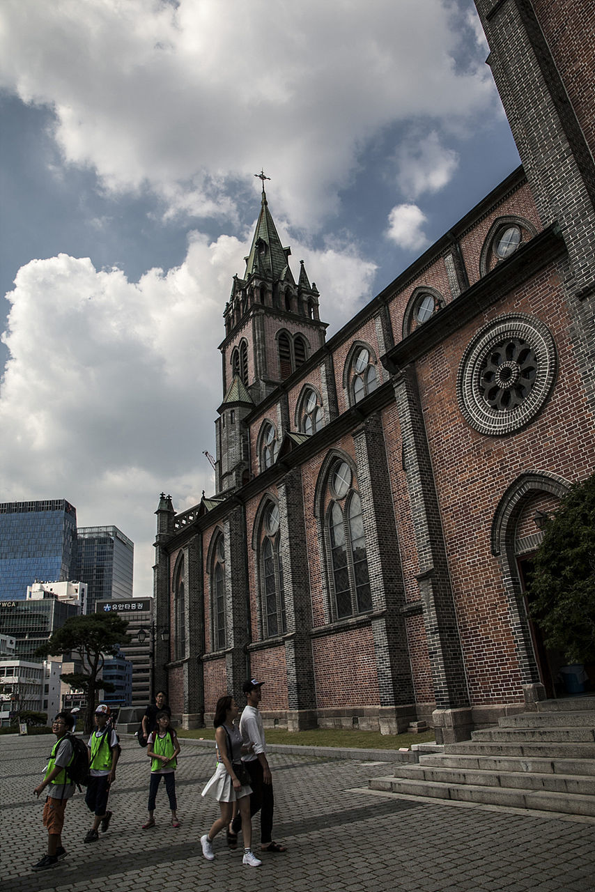 BUILDINGS IN CITY AGAINST CLOUDY SKY